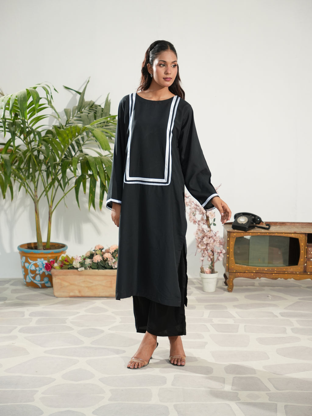 The Monochrome Frame | Long Shirt