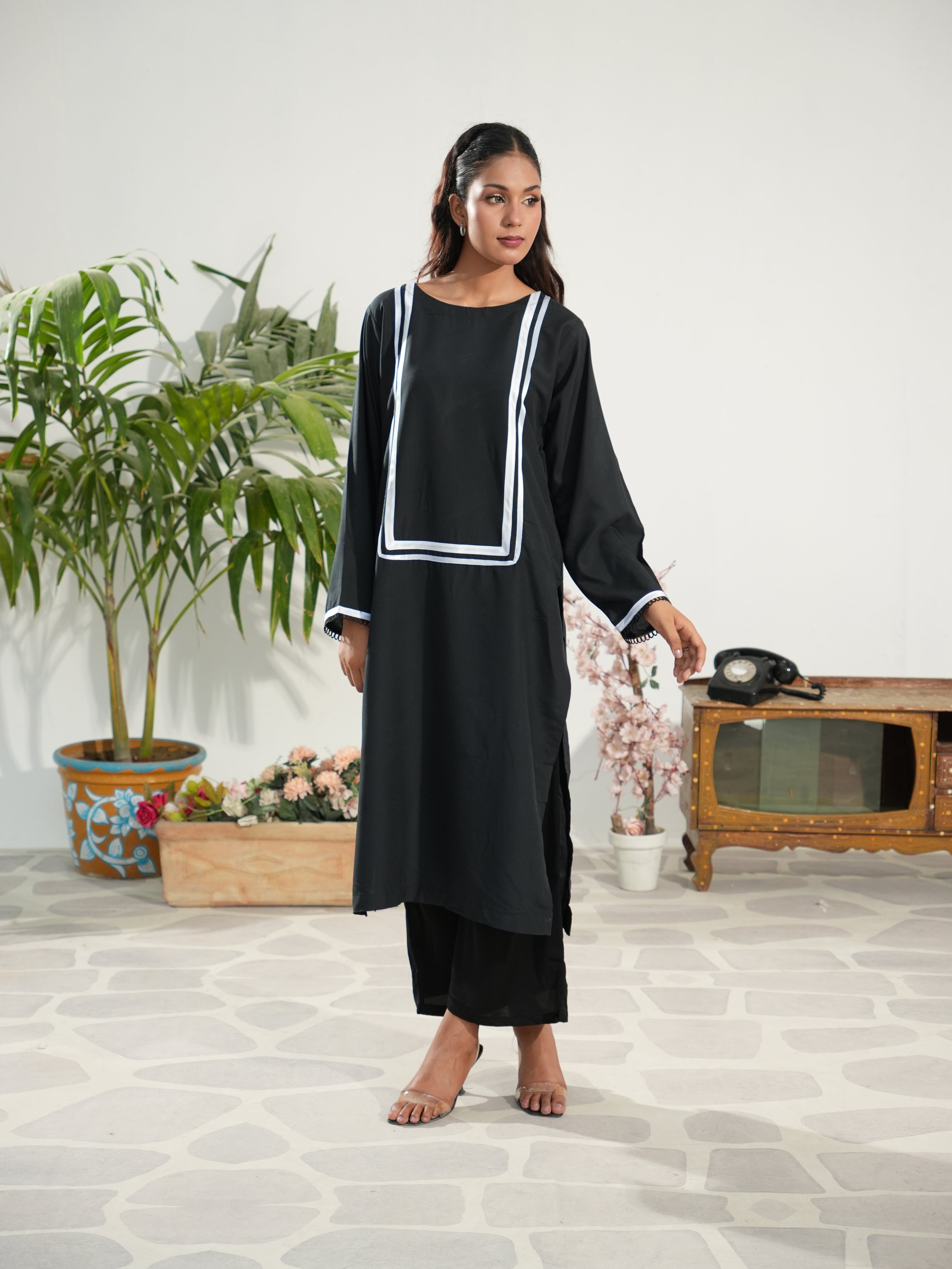 The Monochrome Frame | Long Shirt