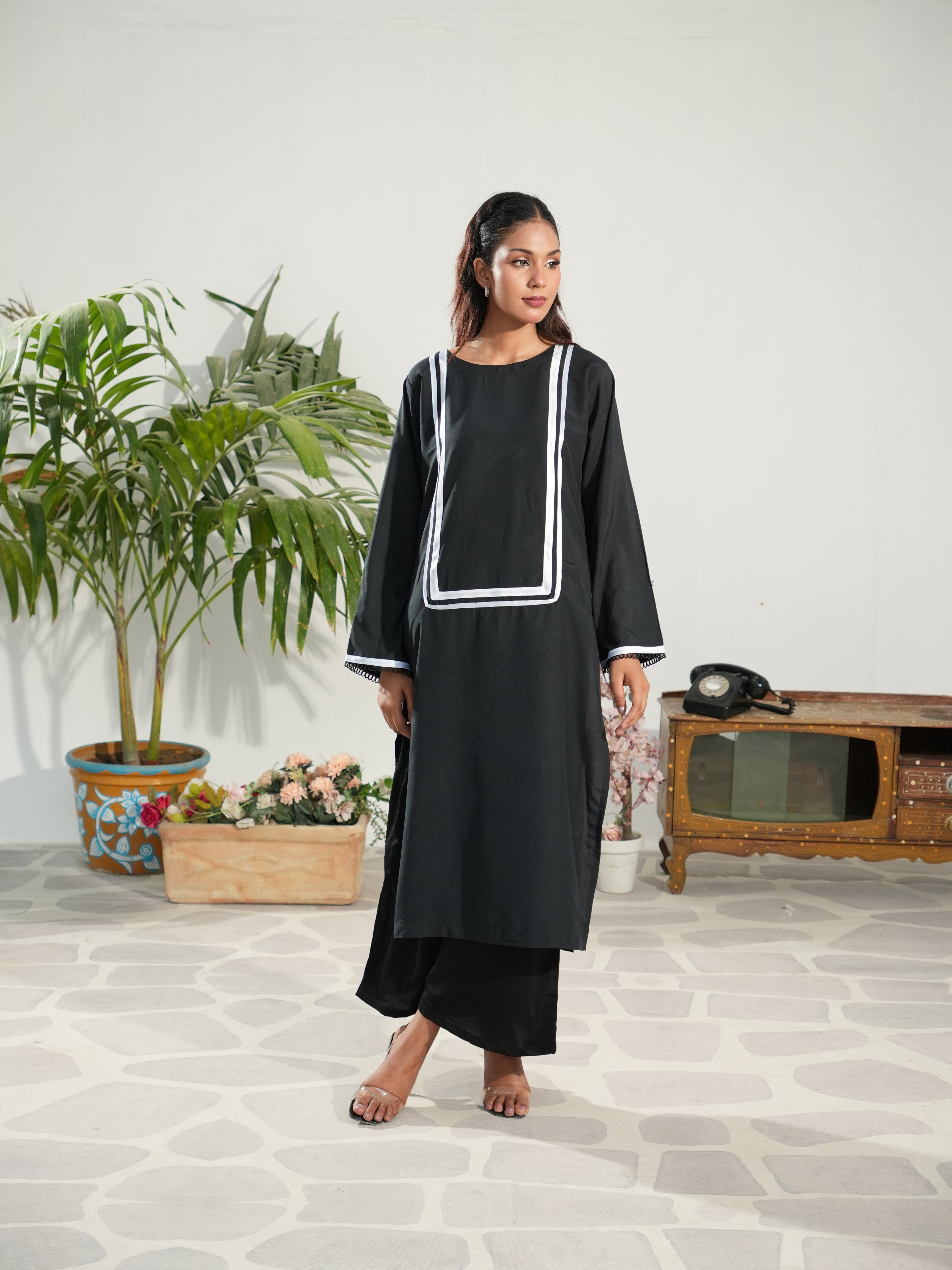 The Monochrome Frame | Long Shirt