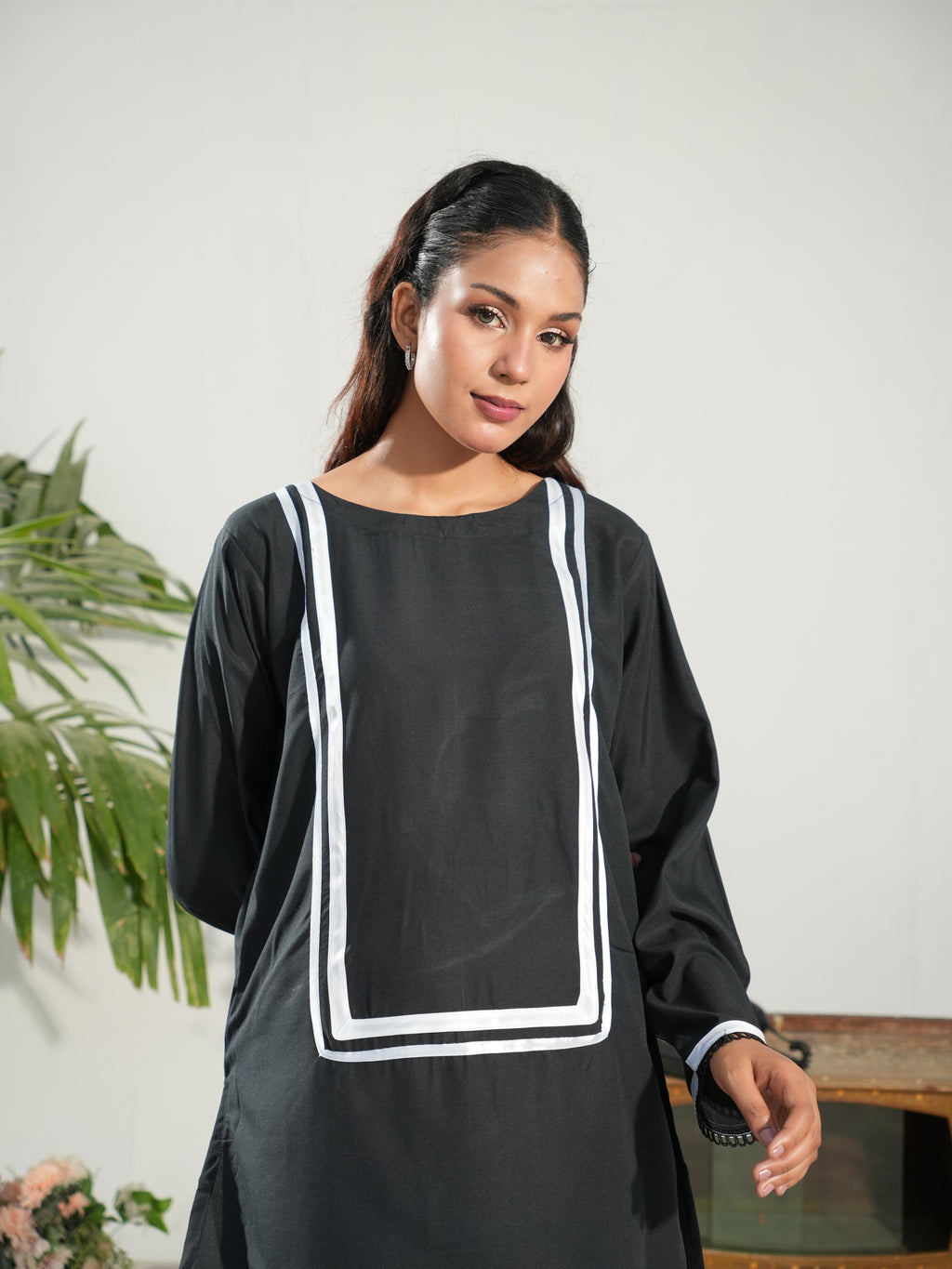 The Monochrome Frame | Long Shirt